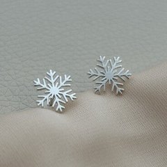 Сережки гвоздики зі срібла сніжинки без каменів