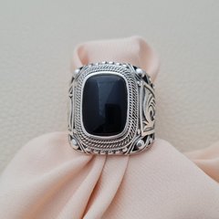 Перстень срібний з чорним оніксом орнаментом і чорнінням масивний чоловічий