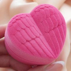 Коробочка для прикрас бархат рожева у формі сердечка з об'ємними крилами