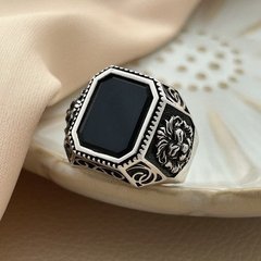 Перстень срібний з чорним оніксом орнаментом і чорнінням чоловічий