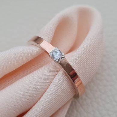 Серебряное кольцо с золотыми вставками и маленьким белым цирконом