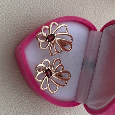 Серьги из золота с красным овальным гранатом