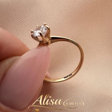 Золотое кольцо для помолвки тонкий профиль с маленьким белым кубичным цирконом