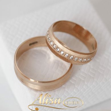 Обручальные кольца серебряные с позолотой алмазной гранью и белыми фианитами
