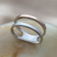 Кольцо серебряное с золотой вставкой без камней двойное