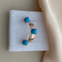 Комплект золотой серьги гвоздики и кольцо с голубой бирюзой