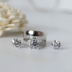 Комплект серебряный двойное кольцо и сережки пуссеты с крупными фианитами