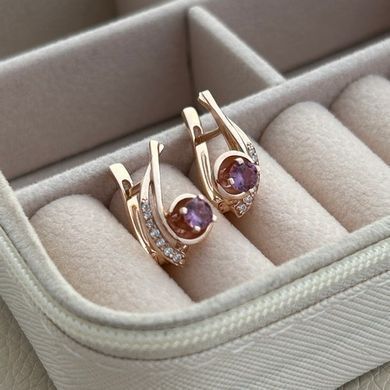 Серьги золотые с розовым александритом и белыми круглыми фианитами