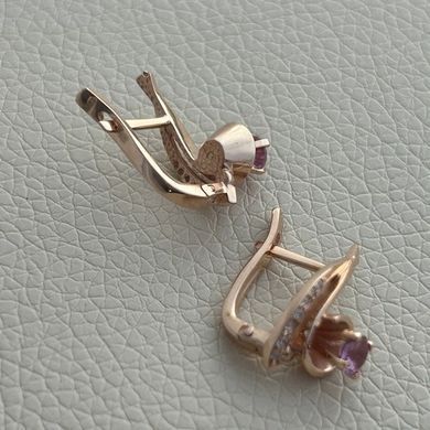 Серьги золотые с розовым александритом и белыми круглыми фианитами