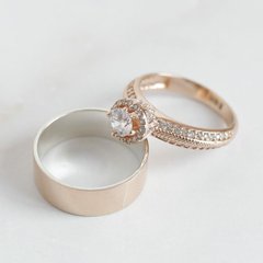 Комплект обручальное кольцо серебряное с золотой вставкой и помолвочное кольцо серебряное с позолотой