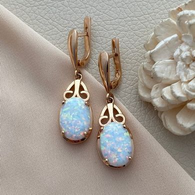 Серьги золотые английская застежка с овальным белым опалом