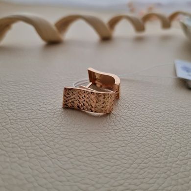Серьги золотые с орнаментом классические без камней
