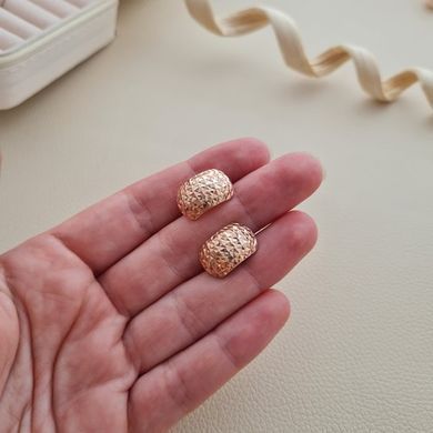 Серьги золотые с орнаментом без камней объемные