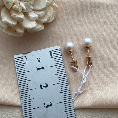 Серьги вкрутки золотые с круглым белым жемчугом