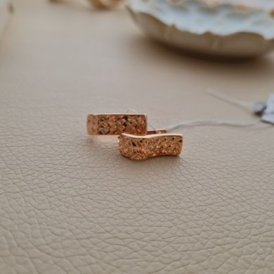 Серьги золотые с орнаментом без камней классические