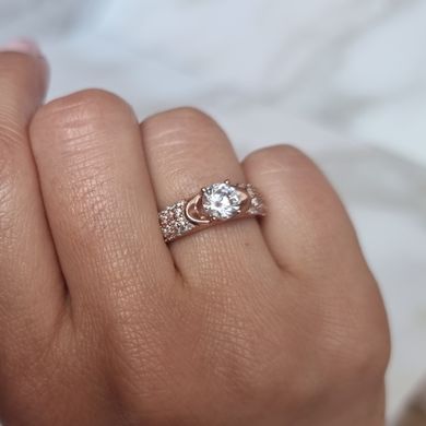 Серебряное кольцо с позолотой и фианитами разного размера