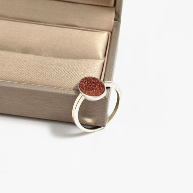 Серебряное кольцо женское с золотыми напайками и коричневым авантюрином