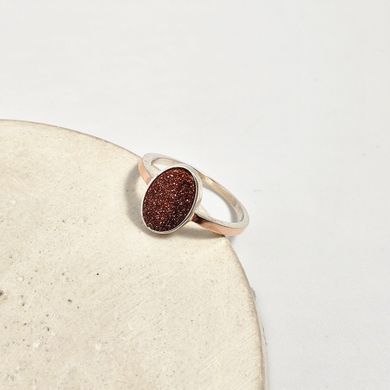 Серебряное кольцо женское с золотыми напайками и коричневым авантюрином