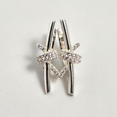 Серьги из серебра с белыми камнями цирконами