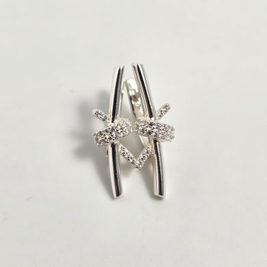 Серьги из серебра с белыми камнями цирконами