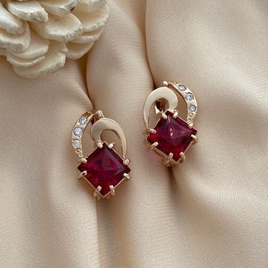 Серьги из золота с красными топазами и белыми круглыми фианитами