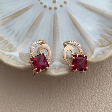 Серьги из золота с красными топазами и белыми круглыми фианитами