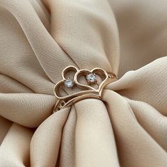 Кольцо золотое с двумя сердечками и белыми фианитами