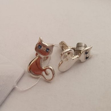 Серьги пуссеты серебряные кошки с зелеными камнями изумрудами
