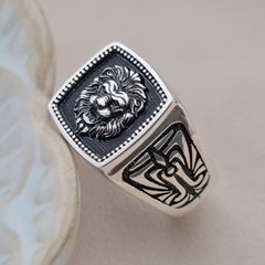 Печатка серебряная мужская Знак зодиака Лев массивная с черной эмалью