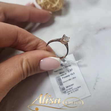 Золотое кольцо для помолвки тонкий профиль с белым фианитом посередине